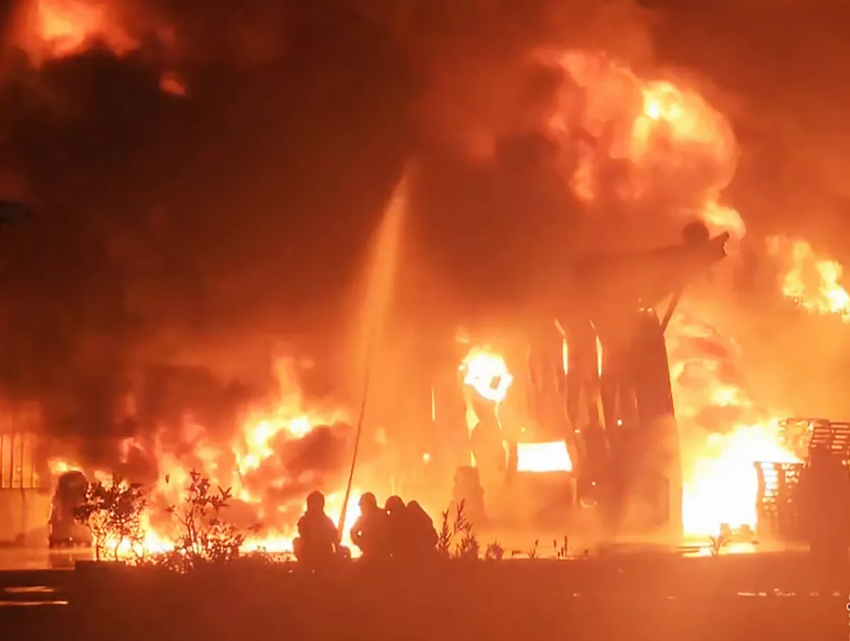 桃園龜山倉儲火災 消防廢水外溢將處罰鍰